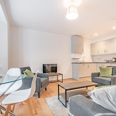 Modern, City Living Apartments- Private Parking Оксфорд Экстерьер фото
