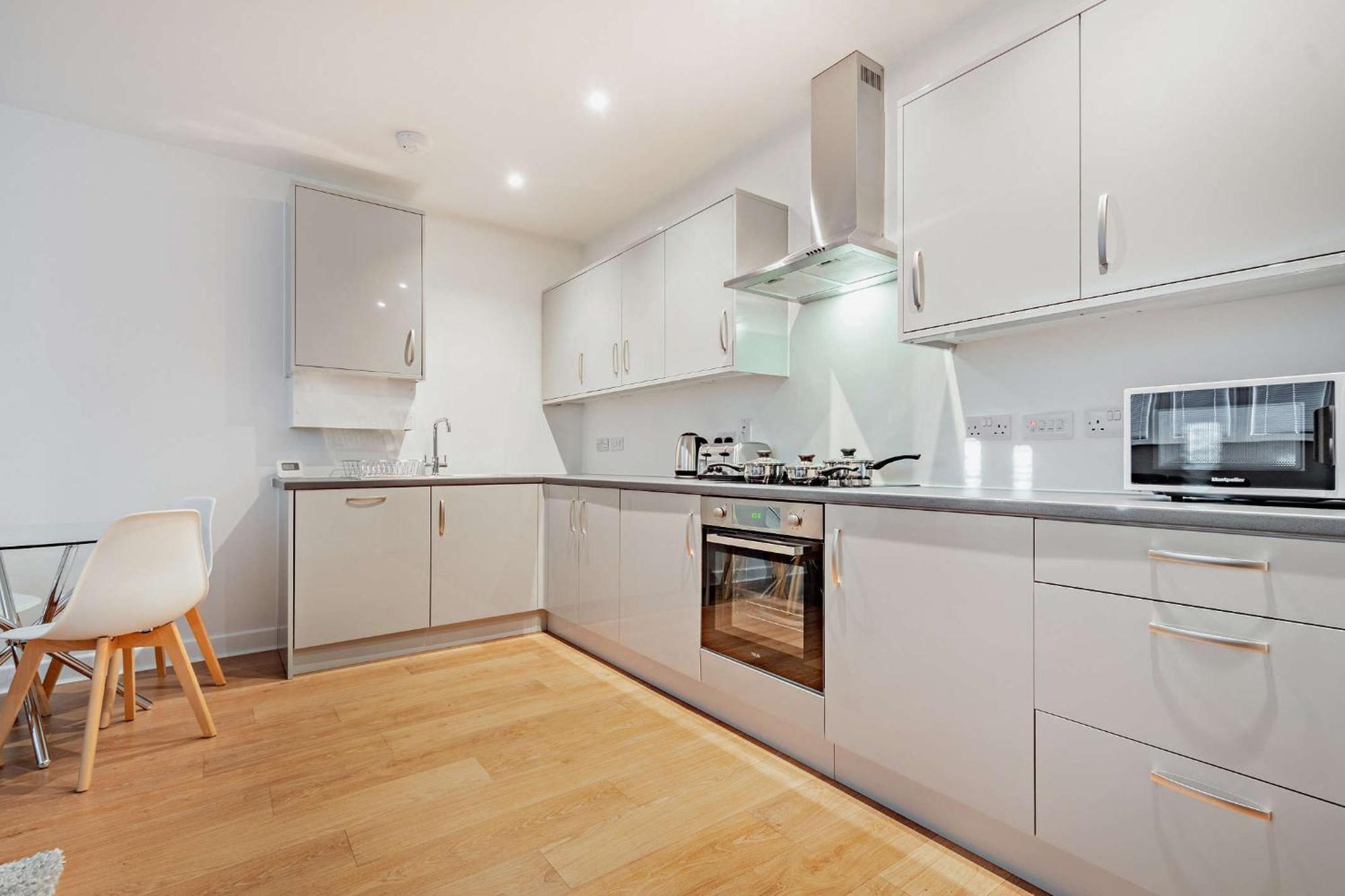 Modern, City Living Apartments- Private Parking Оксфорд Экстерьер фото