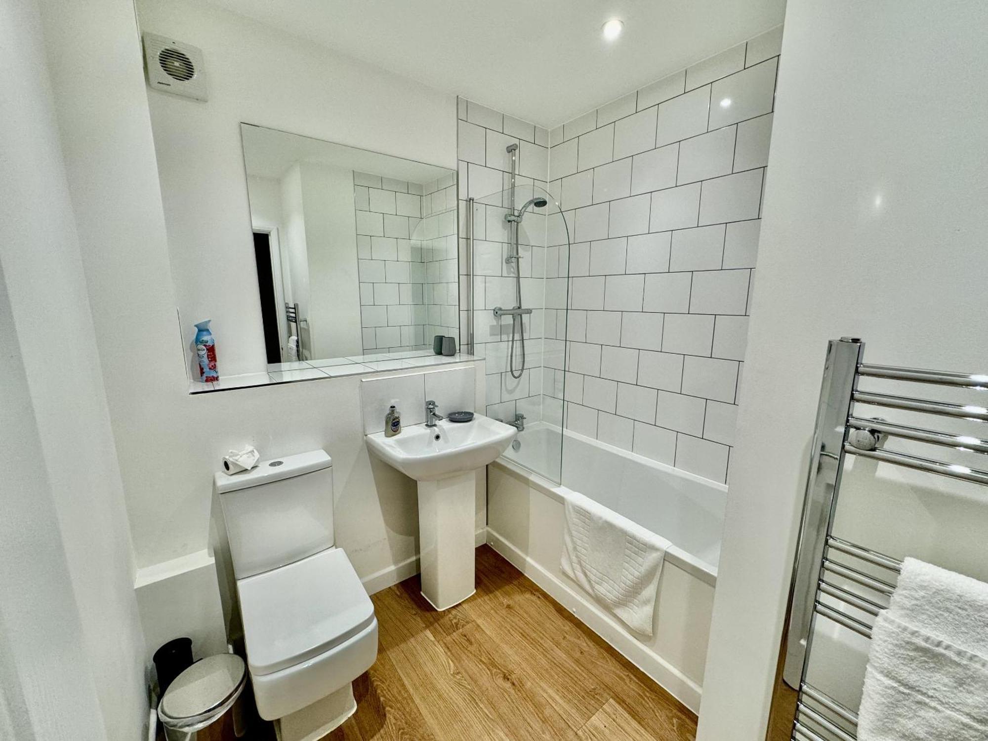 Modern, City Living Apartments- Private Parking Оксфорд Номер фото