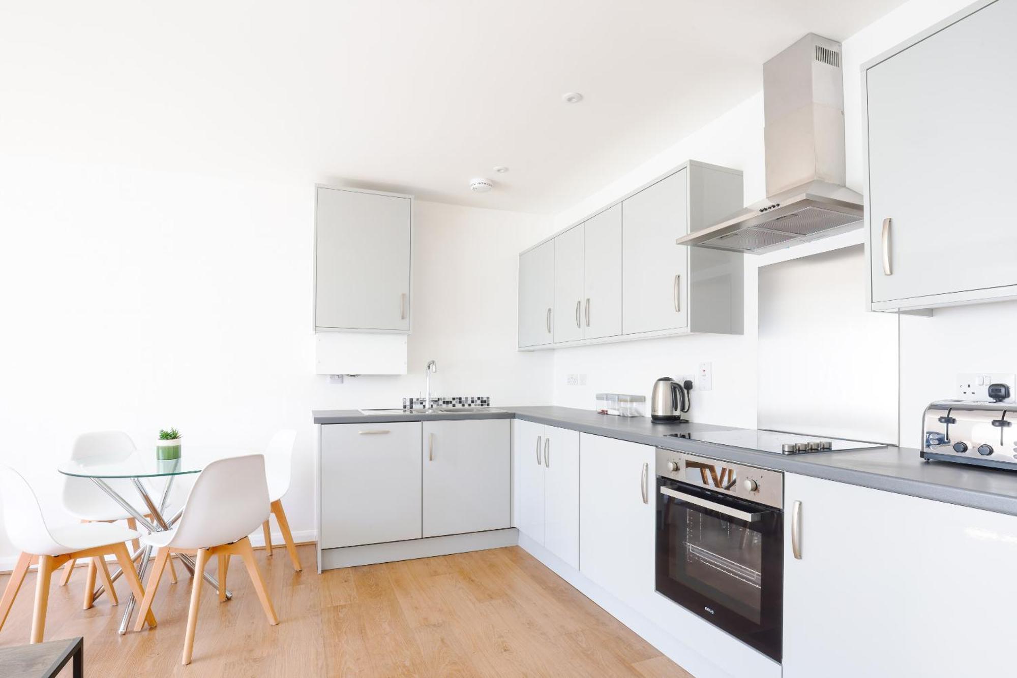 Modern, City Living Apartments- Private Parking Оксфорд Номер фото